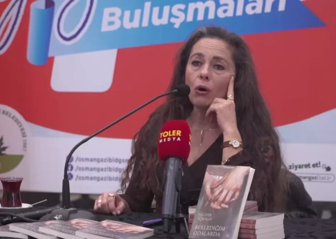 Nilüfer Açıkalın, Osmangazi Belediyesi’nin Etkinliğinde Kitap İmzaladı